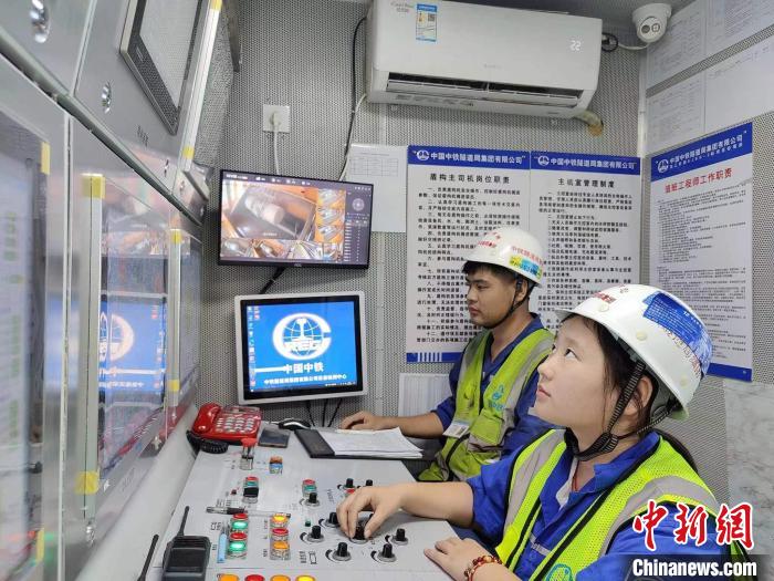 中國最大水壓、最大埋深海底隧道工程建設(shè)快速推進