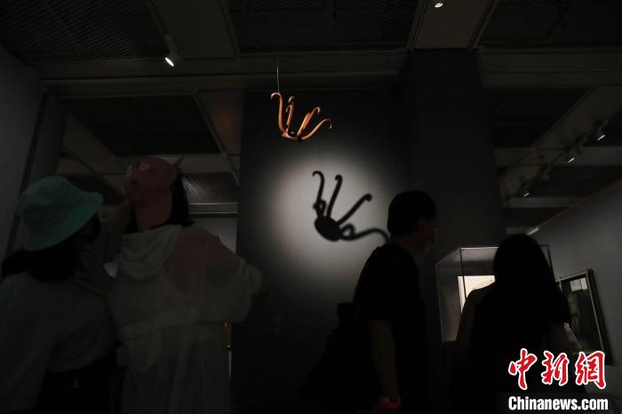 杜尚作品《帽架》。　張亨偉 攝