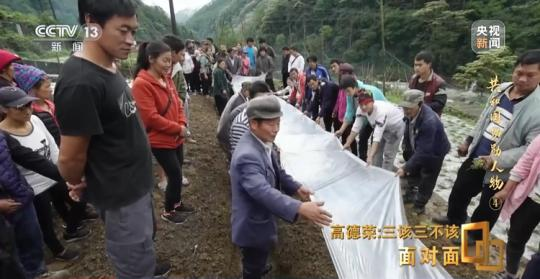 面對面丨“路就在腳下！” 這里的村民日子越過越幸福