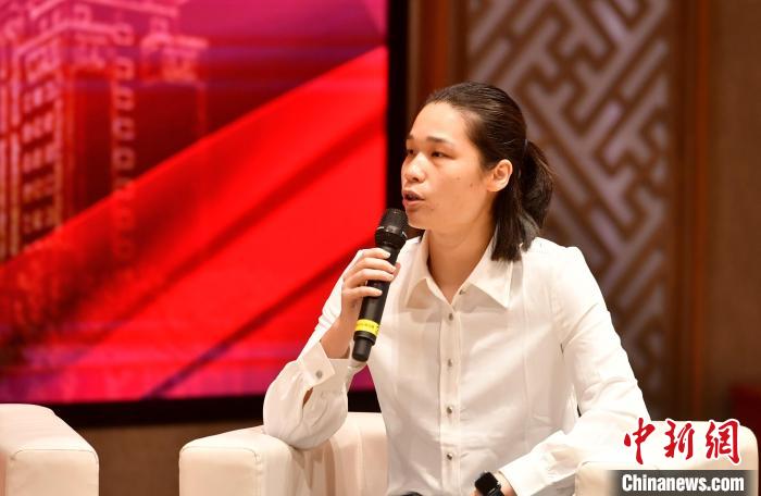 圖為林莉在福建師范大學(xué)分享會上發(fā)言?！蚊?攝