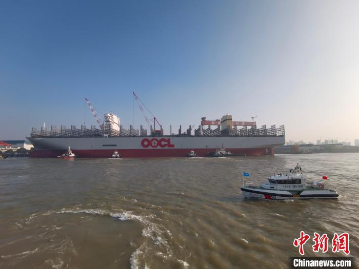 海巡艇在現(xiàn)場引導(dǎo)水上交通?！∧贤êＪ戮止﹫D