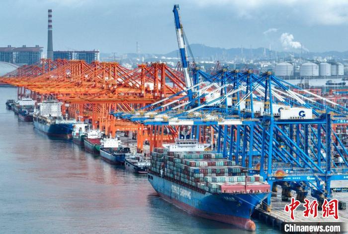 圖為北部灣港欽州自動(dòng)化集裝箱碼頭?！“綆洸?攝