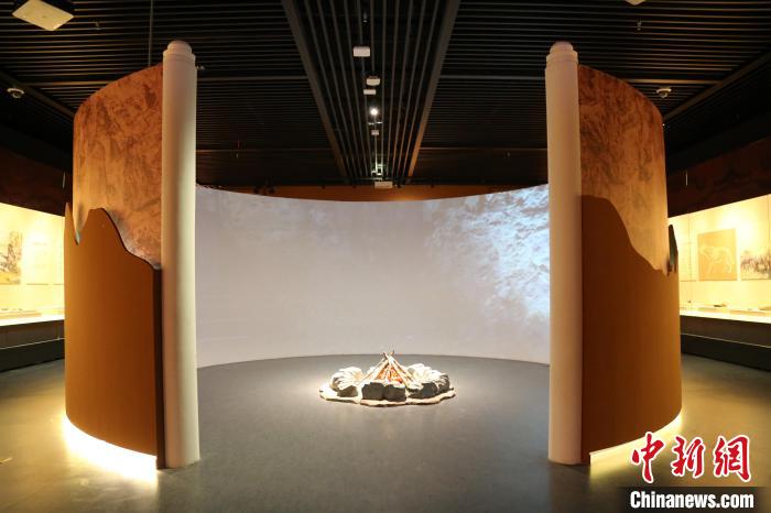 周口店遺址是迄今為止世界上同時期古人類遺址中，材料最豐富、最全面和最具代表性的一處遺址?！√胁┪镳^供圖