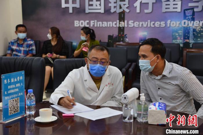 活動現(xiàn)場?！∮嘞娆B 攝