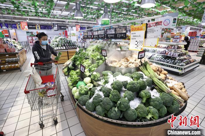 30年間，購物方式從“手推車”到“一鍵購”，美特好見證著山西超市經濟的變遷?！堅?攝