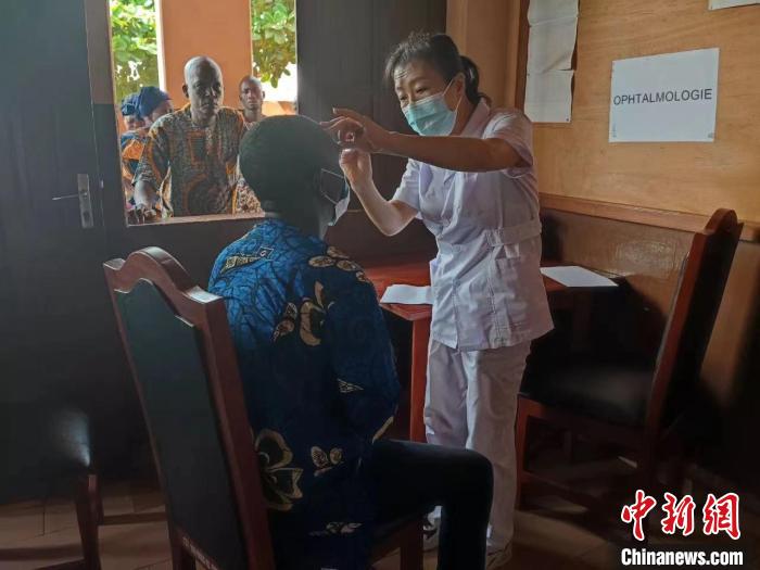 義診現(xiàn)場(chǎng)?！≈袊?寧夏)第26批援貝寧醫(yī)療隊(duì) 供圖