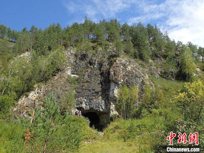 丹尼索瓦洞的入口(圖片來自Richard G. Roberts)?！∈┢樟指瘛ぷ匀?供圖