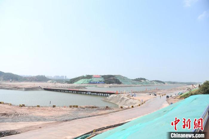 圖為平陸運(yùn)河青年樞紐工程項(xiàng)目現(xiàn)場(chǎng)。　林浩 攝