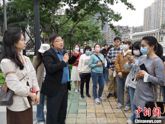 活動(dòng)現(xiàn)場?！》队畋?攝