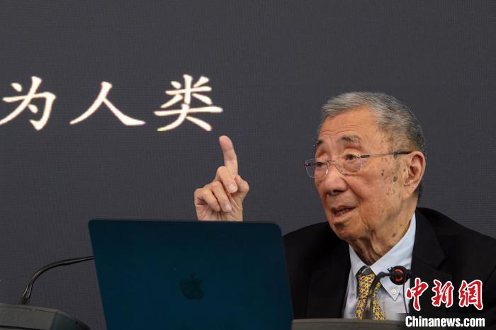 高能論壇上，丁肇中先生與現(xiàn)場聽眾交流?！?lt;a target='_blank' href='/'><p  align=