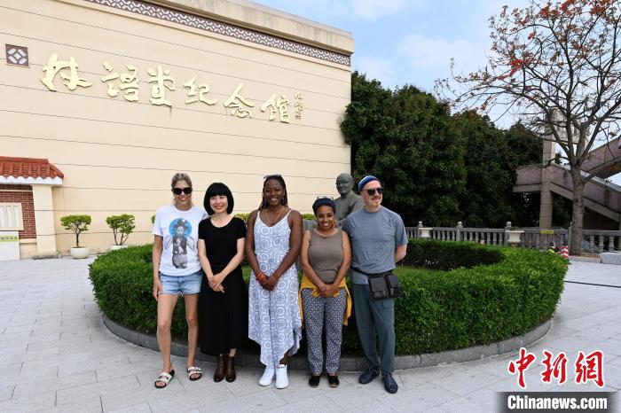 代表團(tuán)成員參訪林語堂紀(jì)念館。　張金川 攝