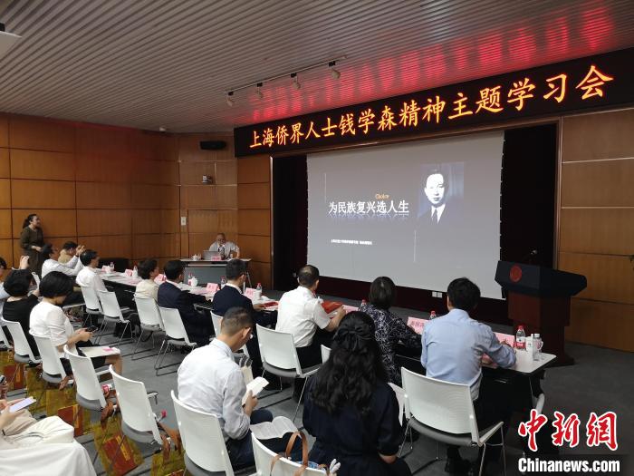 上海交通大學(xué)錢學(xué)森圖書館館長、錢學(xué)森之子錢永剛以“為民族復(fù)興選人生”為題作專題報(bào)告。　范宇斌 攝