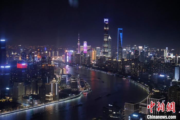 6月3日晚，鳥(niǎo)瞰上海黃浦江兩岸城市夜景?！∫罅⑶?攝
