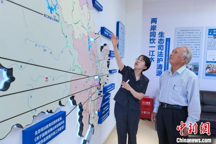 金門(mén)同胞參觀金門(mén)供水水源生態(tài)司法保護(hù)基地?！O虹 攝