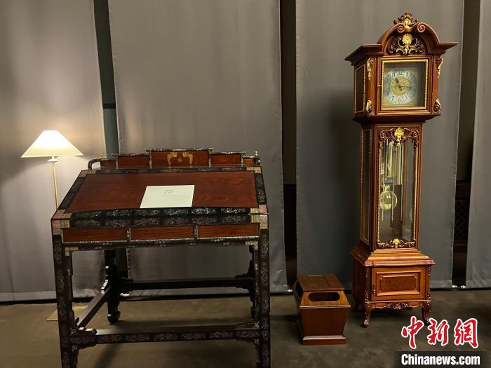 圖為春秋館展覽陳設(shè)的青瓦臺家具?！⑿?攝