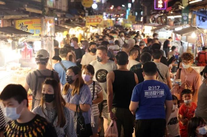 冰粉、雙皮奶、螺螄粉……臺網(wǎng)友發(fā)帖：臺灣街頭越來越多大陸小吃