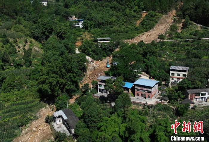 圖為航拍重慶萬州救援現(xiàn)場?！￡惓?攝