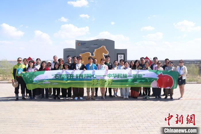 圖為臺(tái)胞體驗(yàn)大美內(nèi)蒙古。　托婭供圖