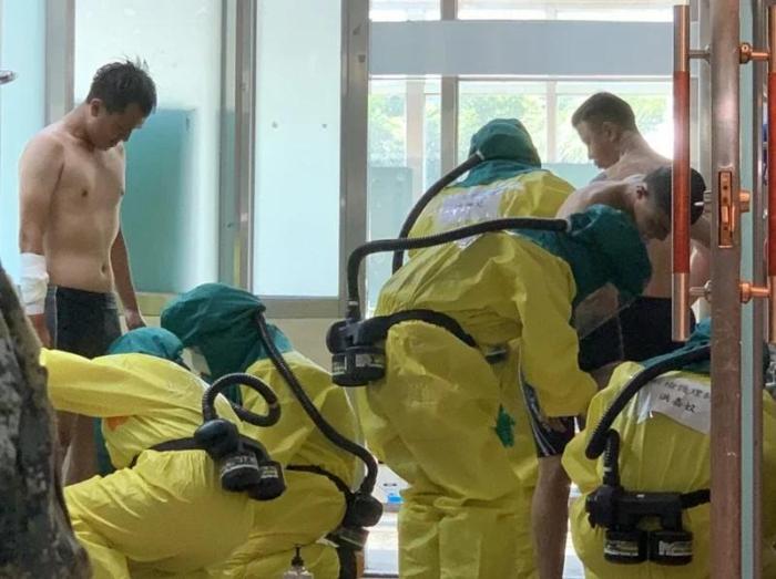 圖為臺(tái)灣漢光演習(xí)模擬官兵遭受生物戰(zhàn)劑攻擊，送往醫(yī)院就醫(yī)。圖片來源：臺(tái)灣《聯(lián)合報(bào)》 徐白櫻 翻攝