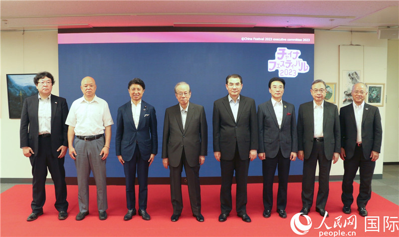 主辦方代表合影。人民網(wǎng) 許可攝