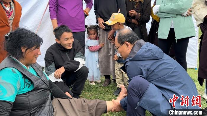 醫(yī)療團(tuán)隊奔赴西藏，義診活動“點亮”偏遠(yuǎn)地區(qū)希望之光