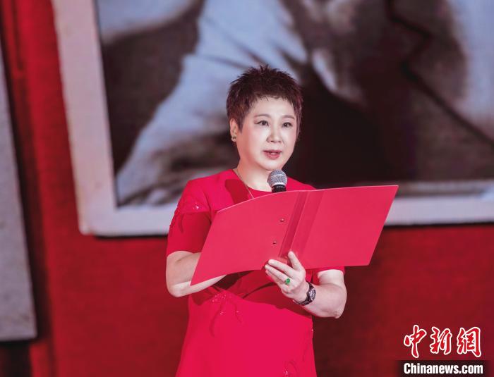 7月16日，榮智豐在2023年上海統(tǒng)戰(zhàn)文化周開幕活動中朗誦《與統(tǒng)戰(zhàn)先輩的時空對話》?！堦?攝