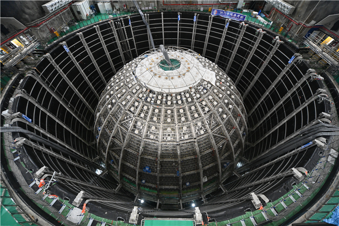 江門中微子實(shí)驗(yàn)室探測器和水池構(gòu)造。中國科學(xué)院高能物理研究所供圖