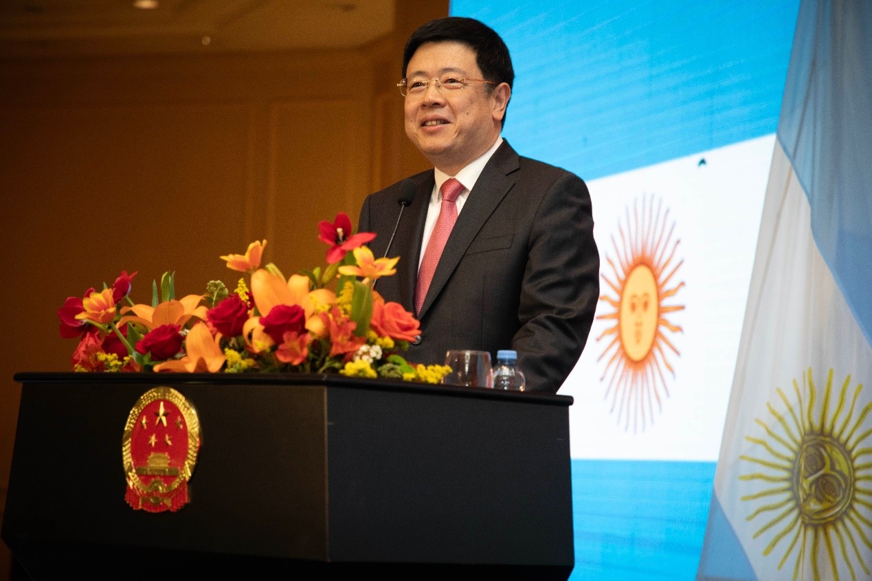 中國(guó)駐阿根廷大使鄒肖力致辭。中國(guó)駐阿根廷大使館供圖
