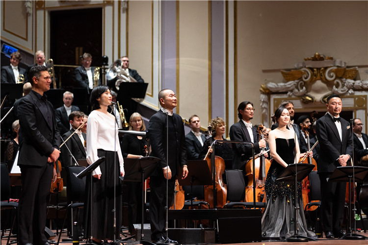 圖片說明： 8月5日，2023愛丁堡國際藝術(shù)節(jié)開幕式音樂會《慈悲頌》的演出現(xiàn)場。照片由藝術(shù)節(jié)組委會提供