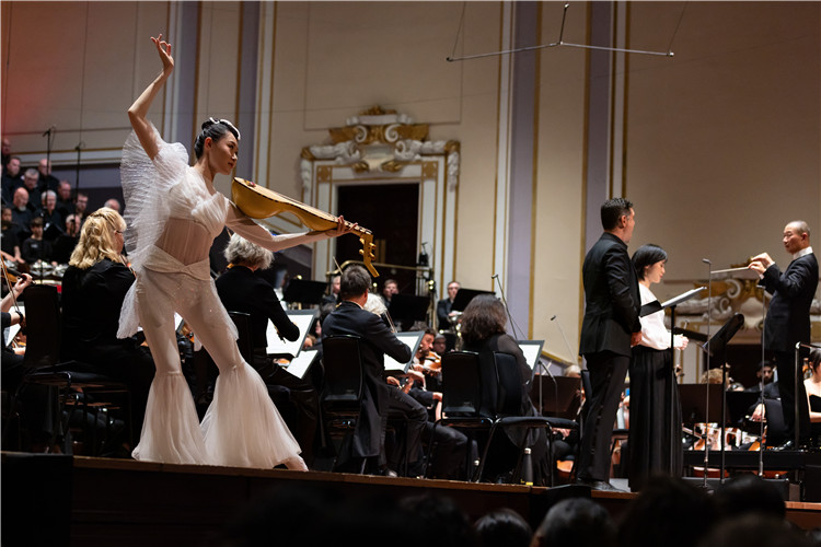 圖8月5日，2023愛丁堡國際藝術(shù)節(jié)開幕式音樂會《慈悲頌》的演出現(xiàn)場。藝術(shù)節(jié)組委會供圖