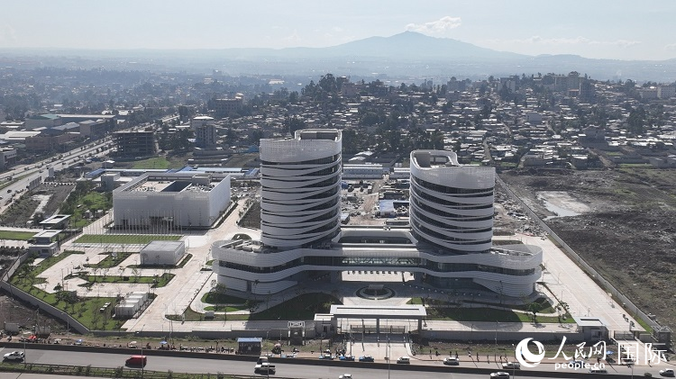 非洲疾病預防控制中心總部（一期）航拍。人民網(wǎng)記者 劉寧攝