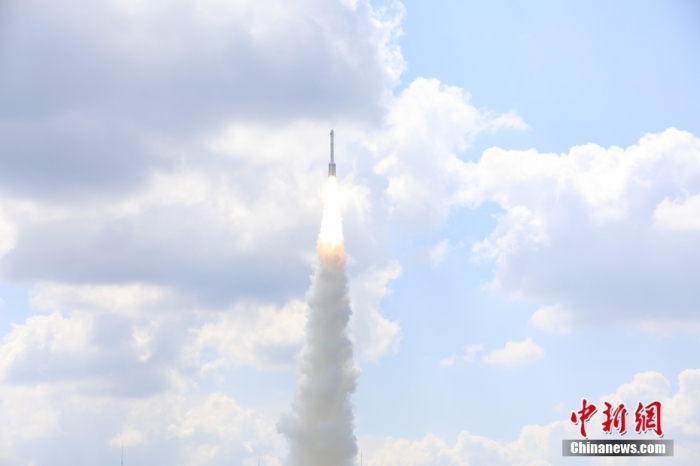 北京時間 2023年9月10日12時30分，中國在太原衛(wèi)星發(fā)射中心使用長征六號改運(yùn)載火箭，成功將遙感四十號衛(wèi)星發(fā)射升空，衛(wèi)星順利進(jìn)入預(yù)定軌道，發(fā)射任務(wù)獲得圓滿成功。該衛(wèi)星主要用于開展電磁環(huán)境探測及相關(guān)技術(shù)試驗(yàn)。此次任務(wù)是長征系列運(yùn)載火箭第487次飛行。王曉虎 攝