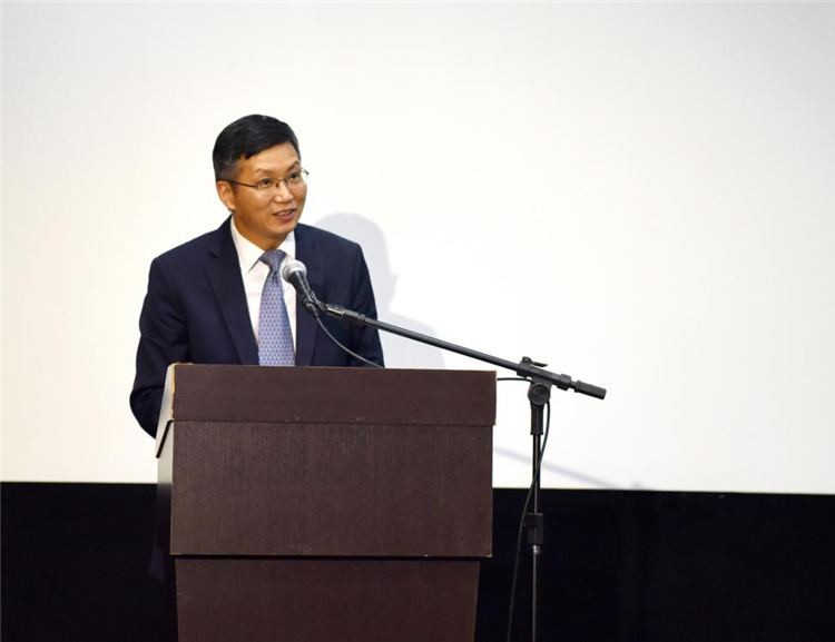 中國(guó)駐圣保羅總領(lǐng)事余鵬在開(kāi)幕活動(dòng)中致辭。 圣保羅州立大學(xué)孔子學(xué)院供圖