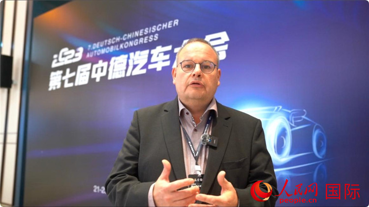 薩爾州經(jīng)濟(jì)發(fā)展局局長(zhǎng)斯特凡·施魏策爾接受人民網(wǎng)采訪(fǎng)。人民網(wǎng) 劉動(dòng)攝