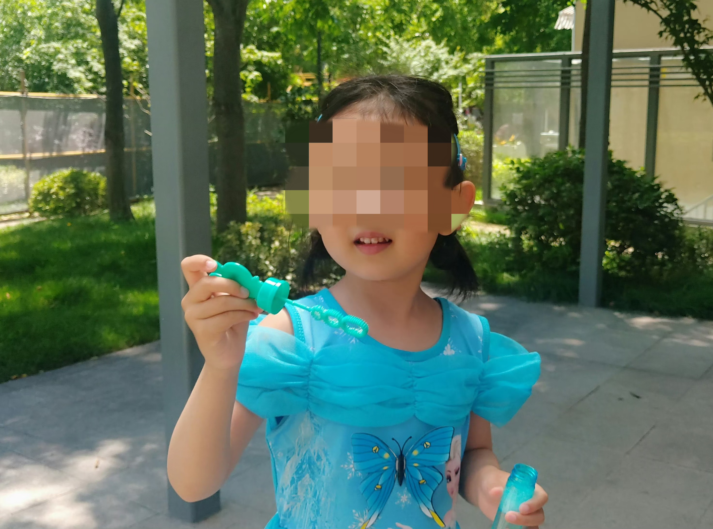 海灘失蹤女童。圖源：女童家人社交賬號(hào)