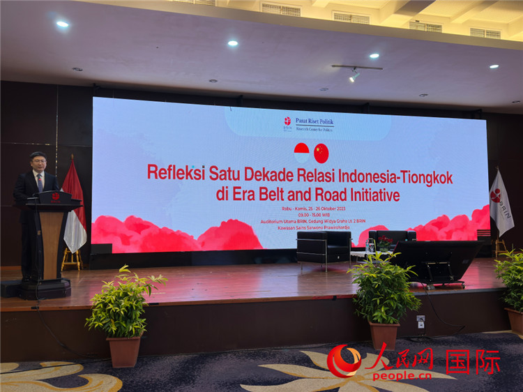 中國駐印尼使館臨時代辦周侃公使發(fā)表主旨演講。人民網(wǎng)記者 曹師韻攝