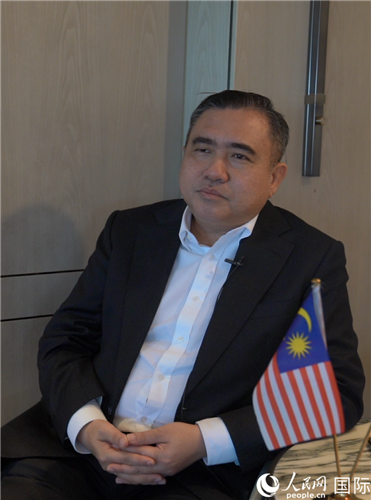 馬來(lái)西亞交通部部長(zhǎng)陸兆福在接受人民網(wǎng)專訪。人民網(wǎng) 張文捷攝