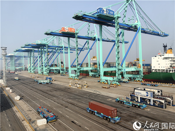 天津港北疆港區(qū)C段智能化集裝箱碼頭。人民網(wǎng)記者 符園園攝