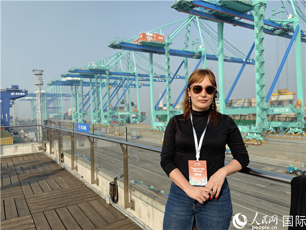 阿根廷公共電視臺(tái)記者萊蒂西亞接受采訪。人民網(wǎng)記者 符園園攝