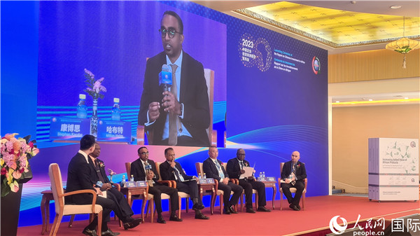 與會(huì)嘉賓展開座談。人民網(wǎng)記者 萬宇攝