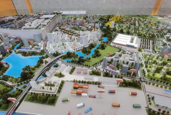 　　清水塘新能源裝備產(chǎn)業(yè)新城沙盤模型。本報記者 常雯宜攝