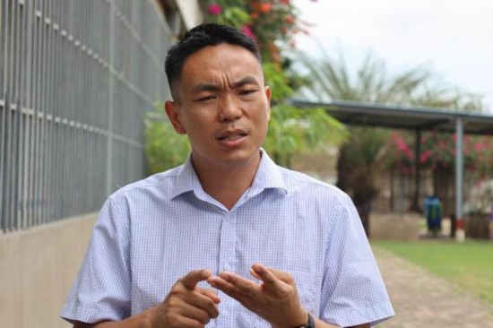   2023年10月24日，在加納特馬市，胡振興接受新華社采訪。（新華社發(fā)/賽特攝）