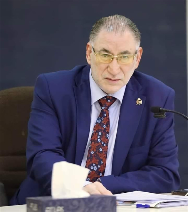 圖為約旦侯賽因·本·塔拉勒大學教授哈?！み_賈。受訪者供圖