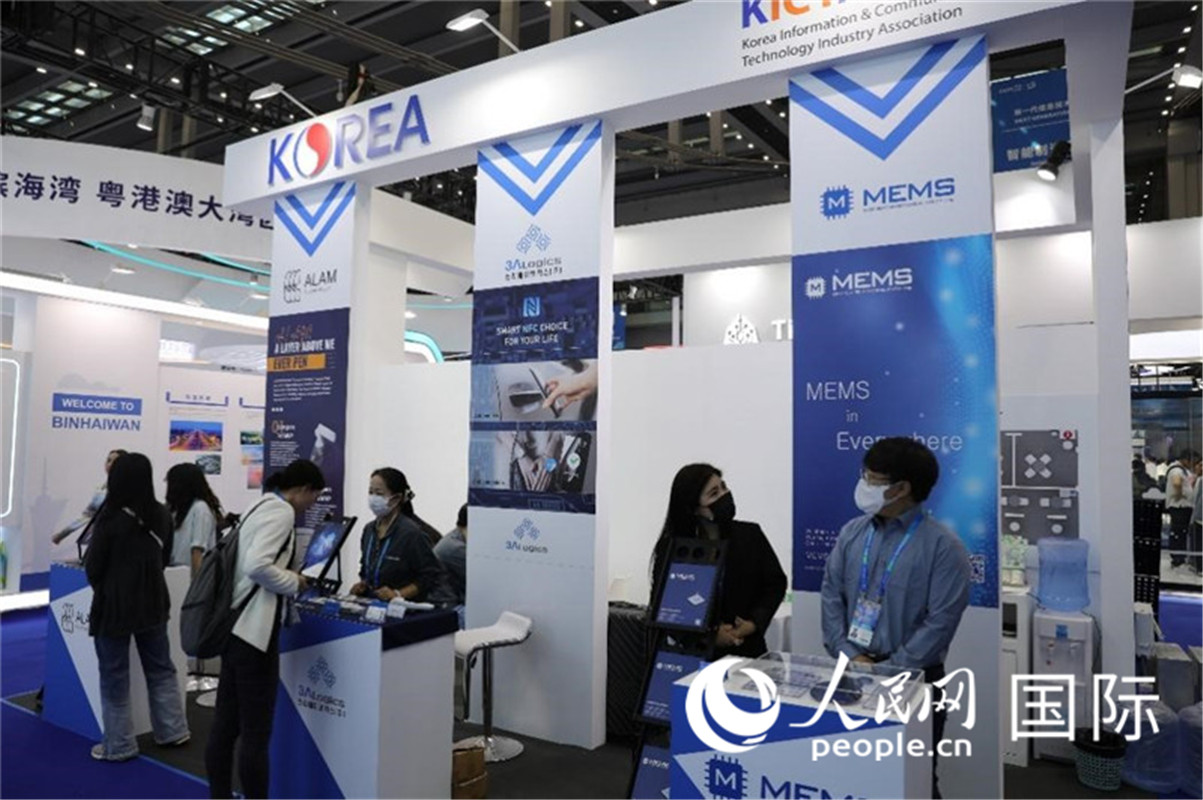 第二十五屆中國國際高新技術(shù)成果交易會15日在深圳開幕，圖為韓國企業(yè)展臺（人民網(wǎng)記者 魯揚攝）