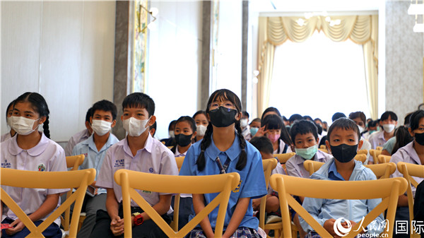 圖為獎助學金頒發(fā)現(xiàn)場。人民網(wǎng)記者 白元琪攝