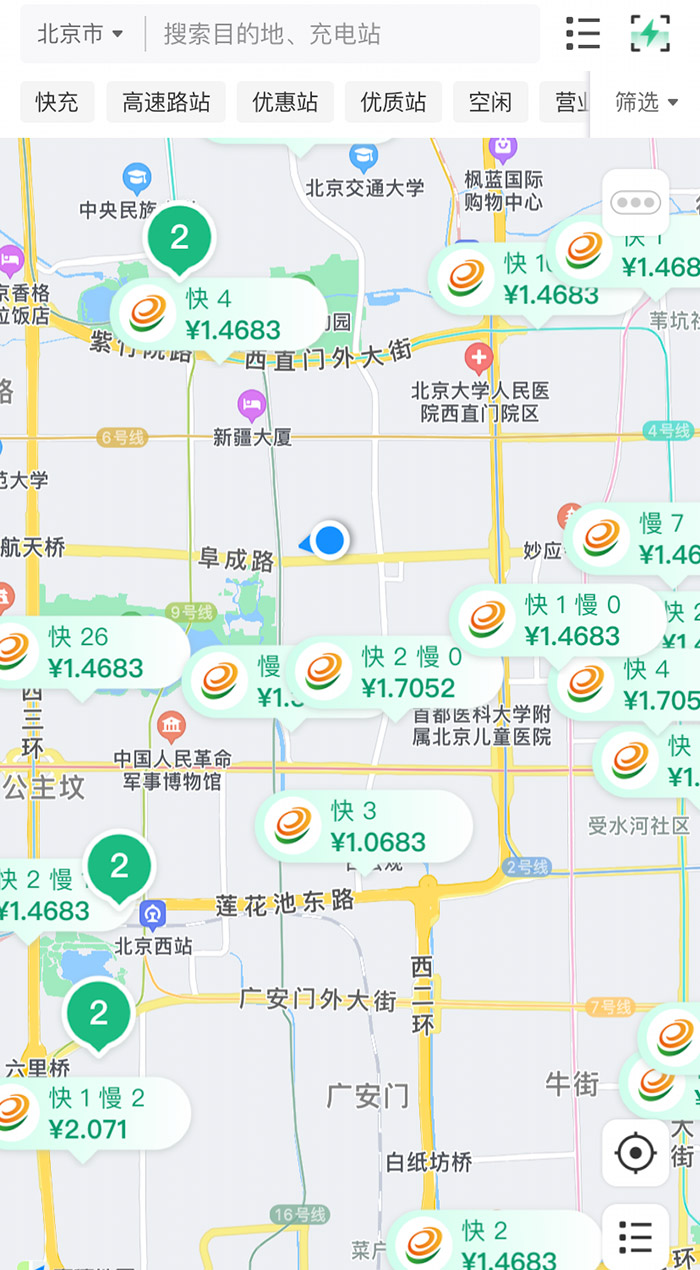 中新財(cái)經(jīng)查詢相關(guān)充電APP發(fā)現(xiàn)，電價(jià)平峰時(shí)段，快充樁的價(jià)格普遍在1.4元度左右。