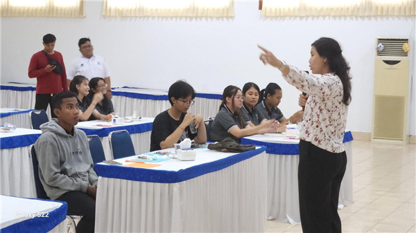 巴陵康孔子學(xué)院外方院長普拉巴介紹孔子學(xué)院情況。主辦方供圖