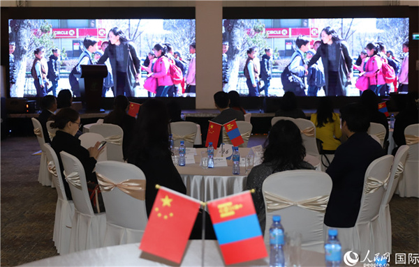 12月1日，活動(dòng)現(xiàn)場(chǎng)播放防治結(jié)核病宣傳短片。人民網(wǎng)記者 霍文攝