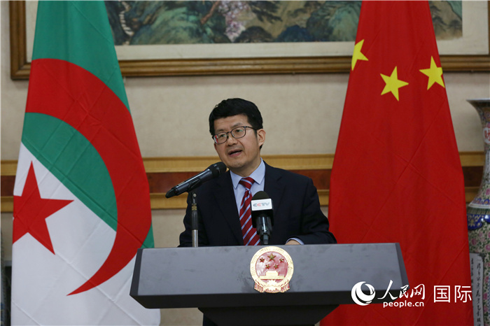 李健在招待會(huì)上致辭。人民網(wǎng)記者 郝瑞敏攝