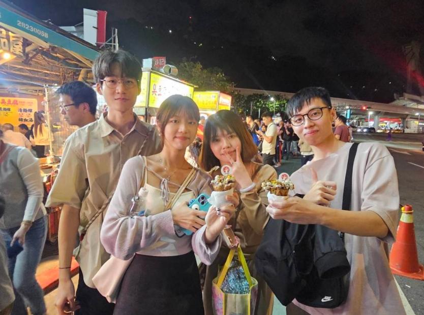 梅花糕受到臺(tái)灣年輕人的喜愛(ài)。圖片來(lái)源：臺(tái)灣“中時(shí)新聞網(wǎng)”游定剛攝